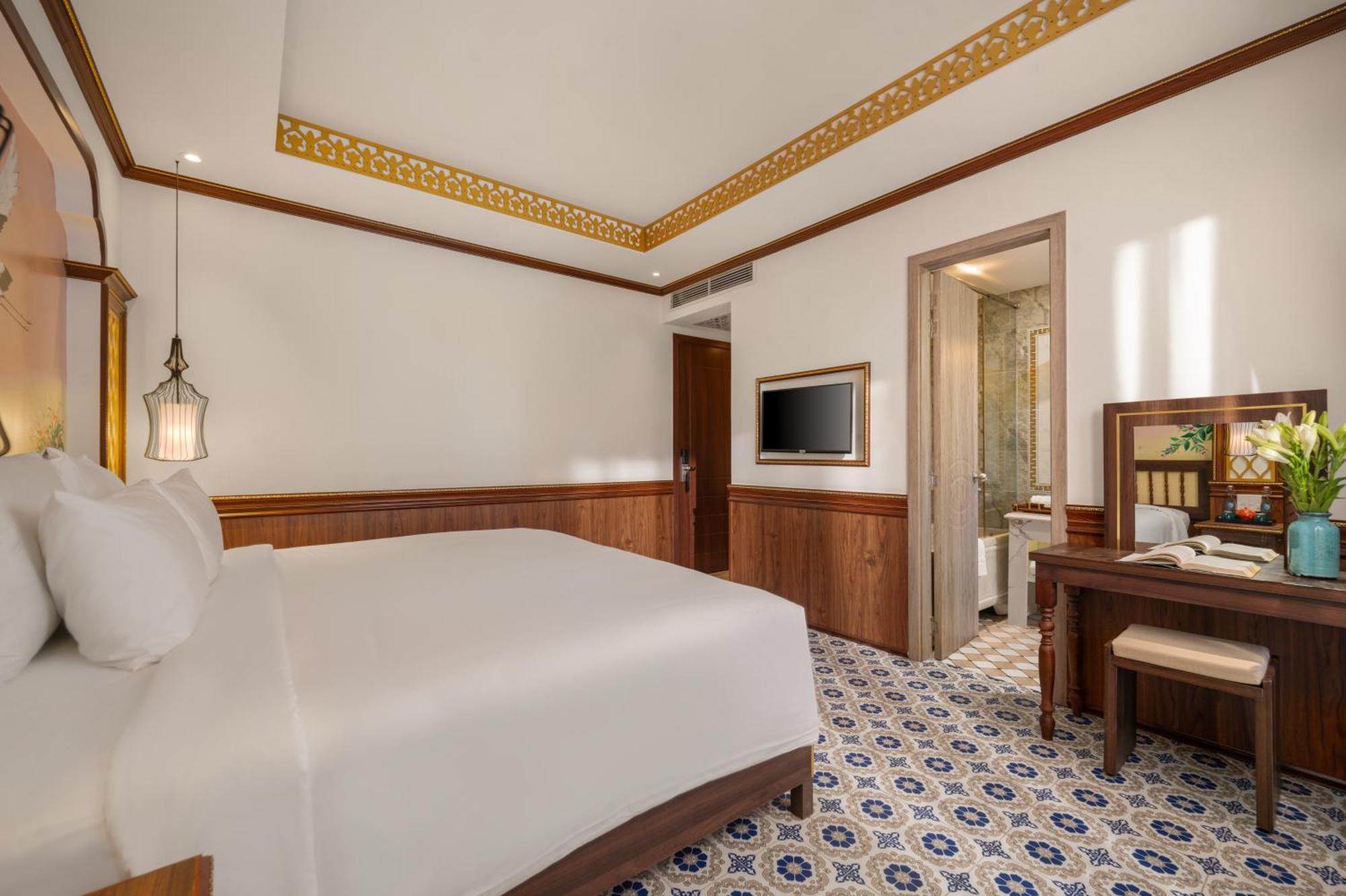 Babylon Riverside & Hotel