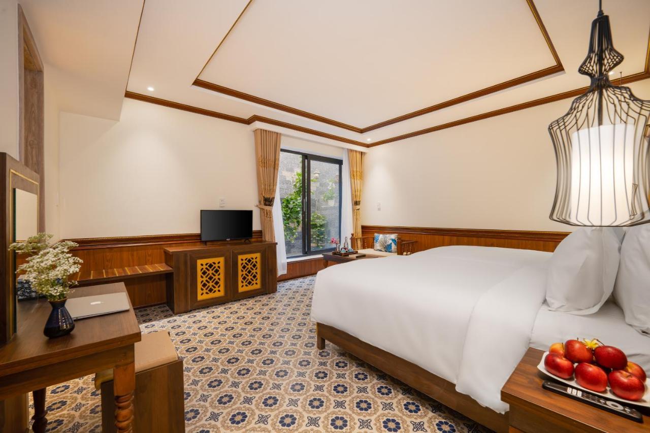 Отель Babylon Riverside & 5*