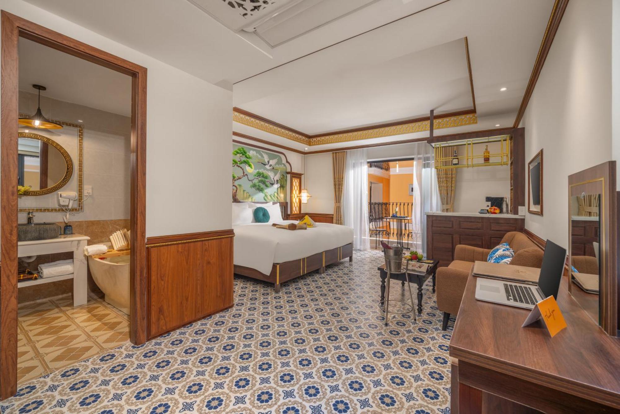Babylon Riverside & 5* Хойан