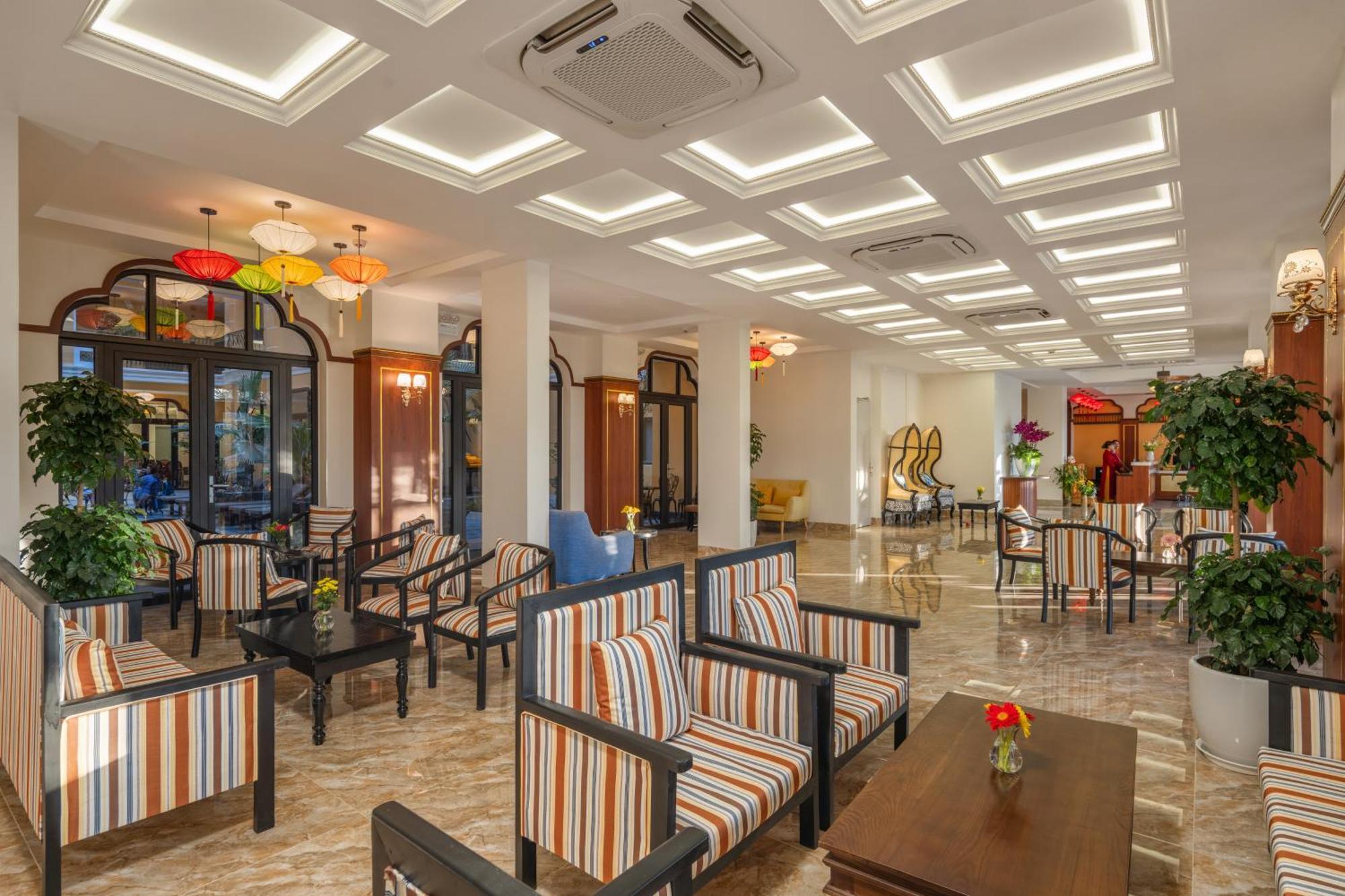 Отель Babylon Riverside &