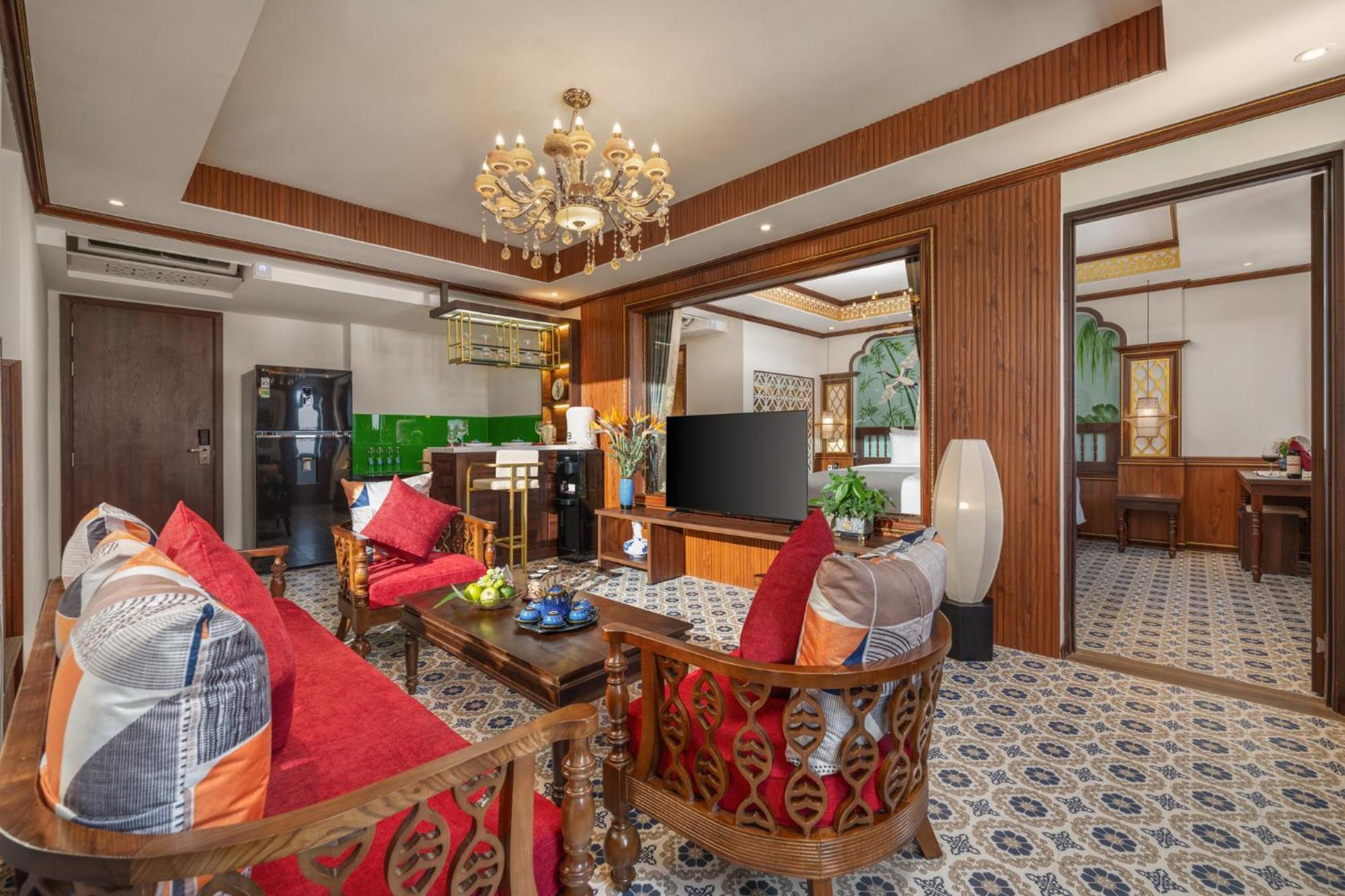 Babylon Riverside & Hotel 5*