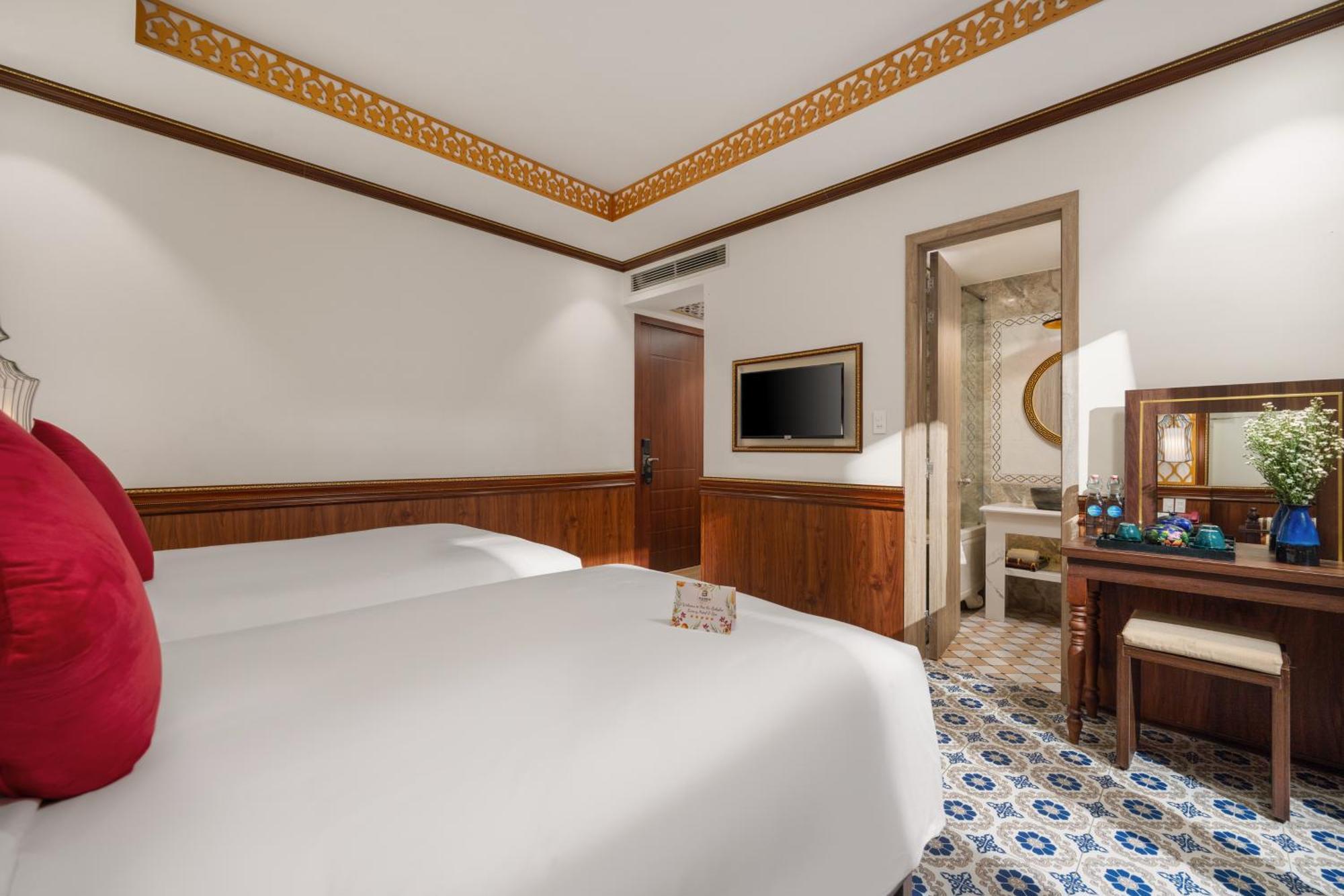 Babylon Riverside & Hotel Hội An
